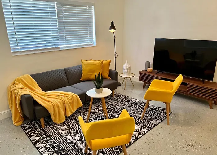 Cozy & Beautiful 1Bd Apartment W/Full Kitchen!