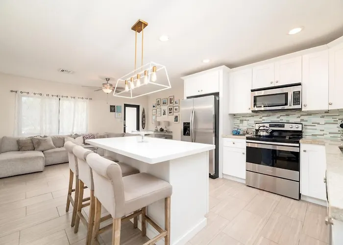 Home At Poinsettia Heights