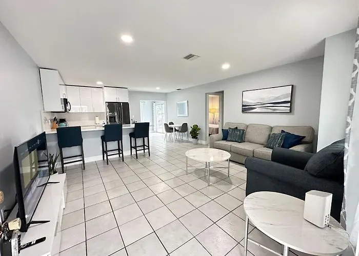 Steps Away From Hard Rock Casino, Las Olas Beach, And Fll Airport, Fully Furnished House