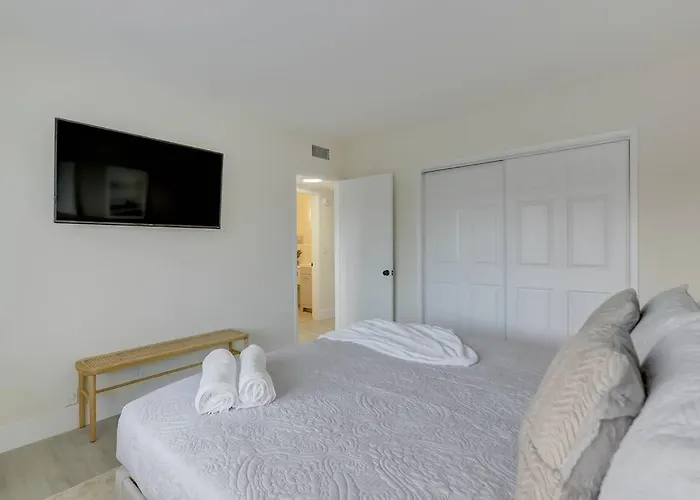2Br Coastal Getaway!
