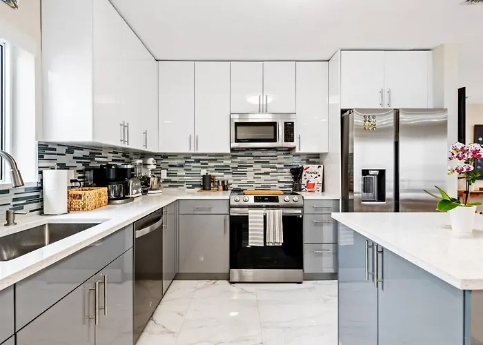 Modern Bungalow Near Wilton Drive I Pool Table