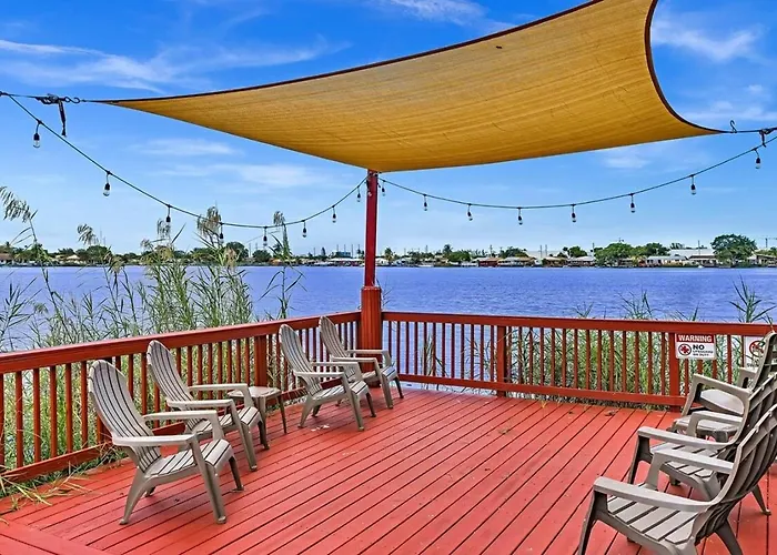 Beautiful Cozy Lakefront Homecasinoairportbeach