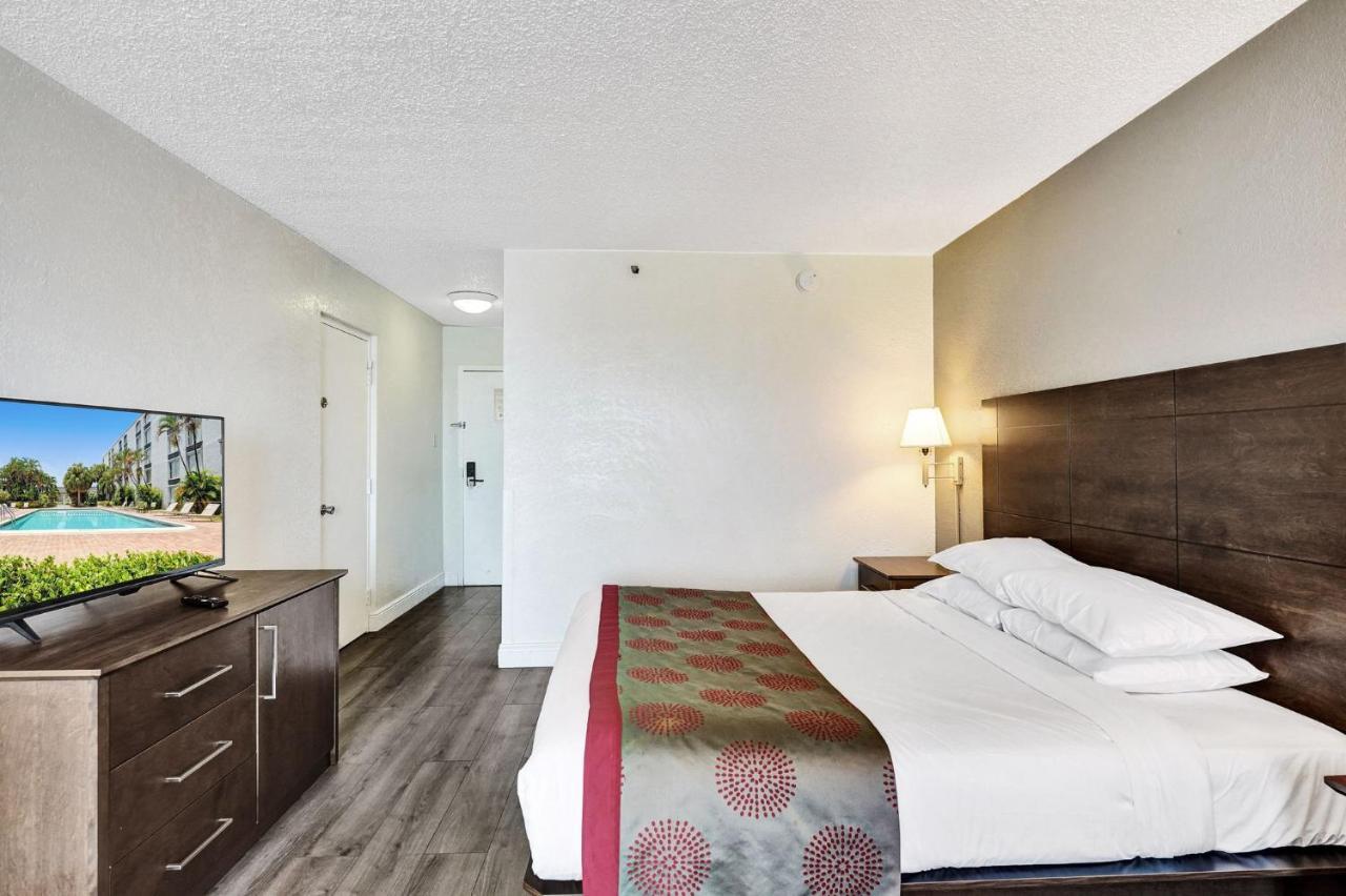 Plaza Lauderdale 2*