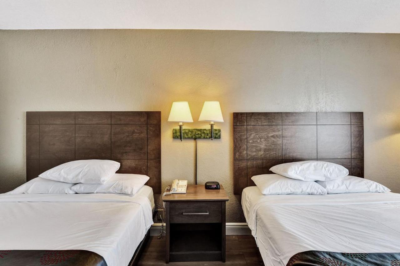 Hotel Plaza Lauderdale 2*