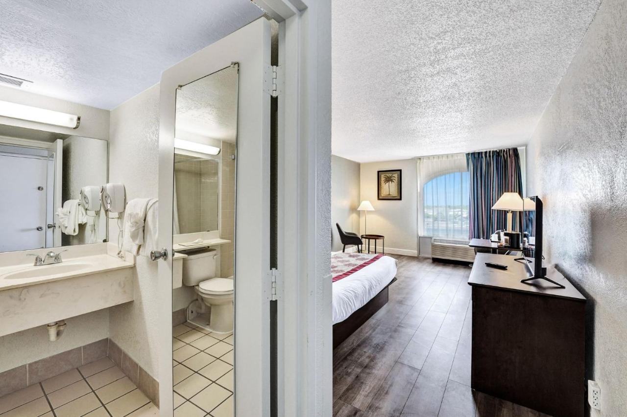 Hotel Plaza Lauderdale