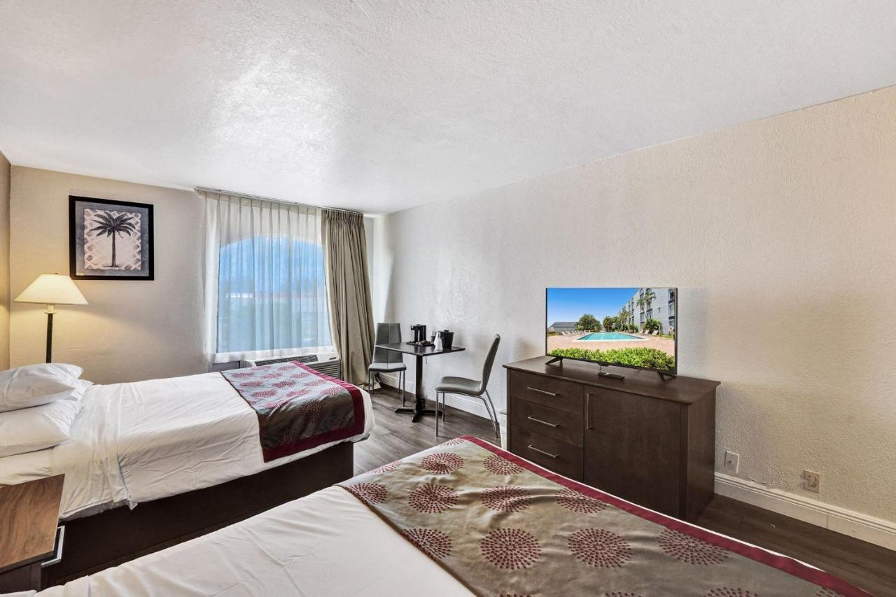 Plaza Lauderdale 2*