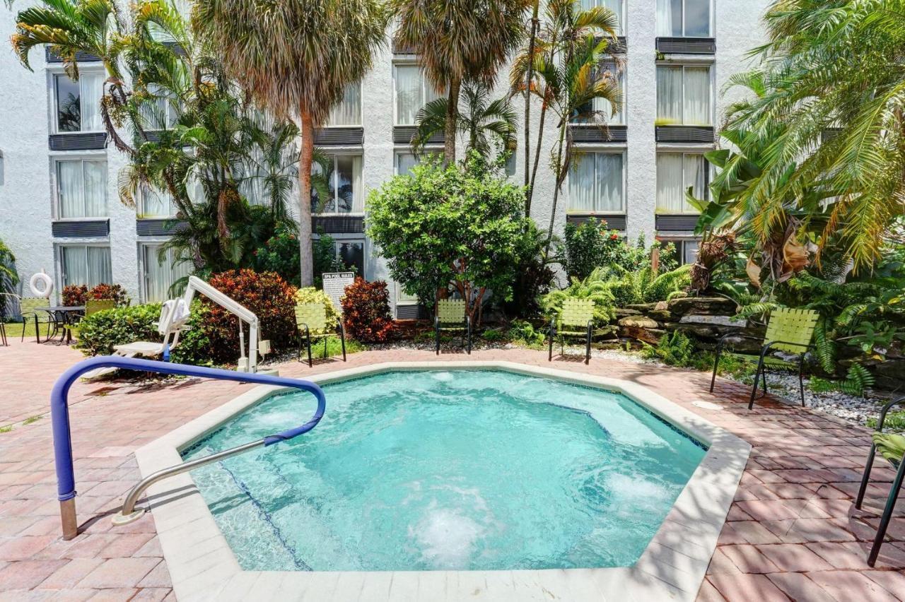 Plaza Lauderdale Hotel