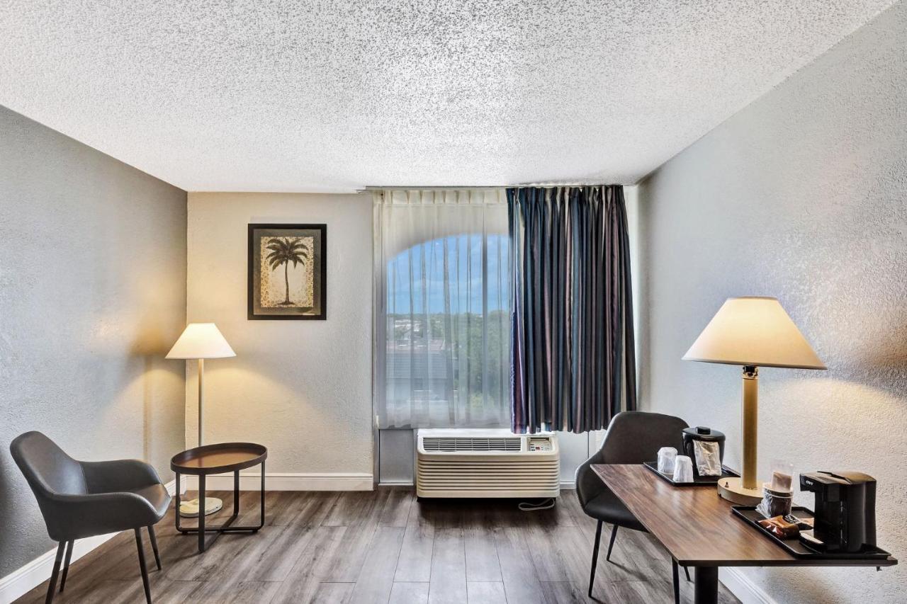Hotel Plaza Lauderdale 2*