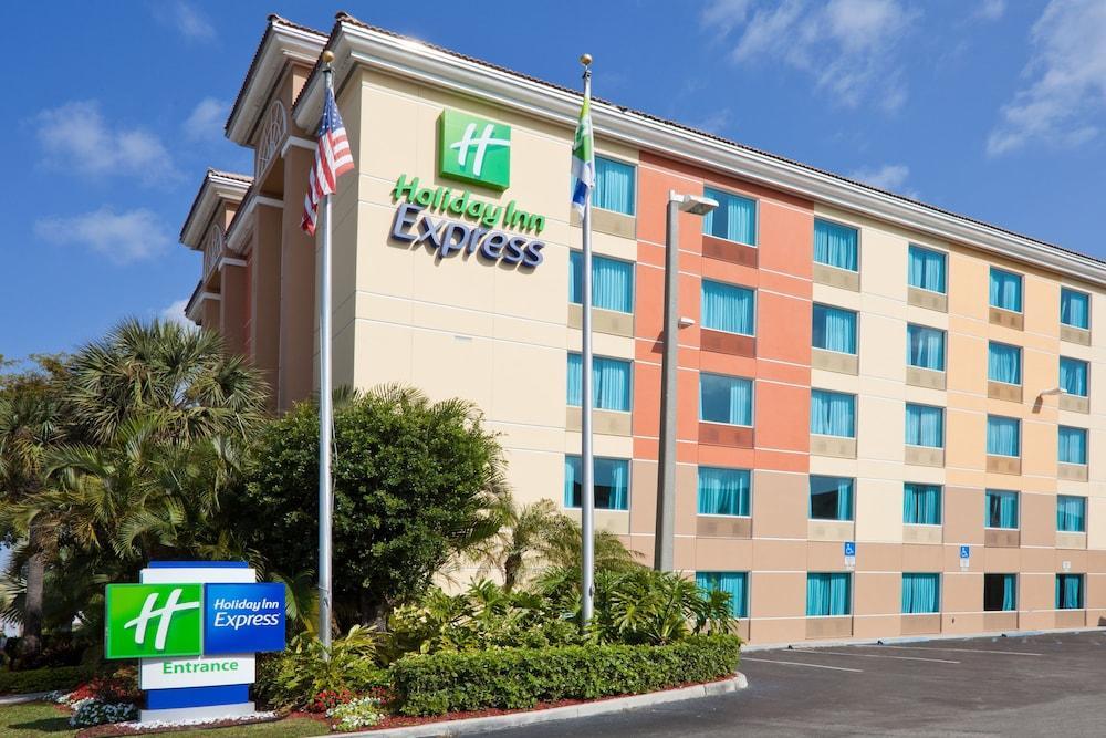 Express Lauderdale Cruise-airport By Ihg 3*