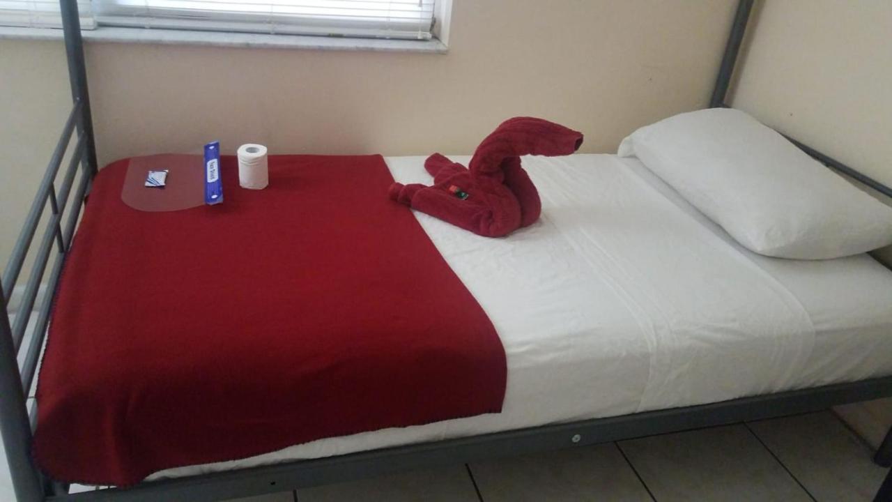 Hostel Crocodhouse Early Check In Free Parking 7 Years Hosting In Laud *