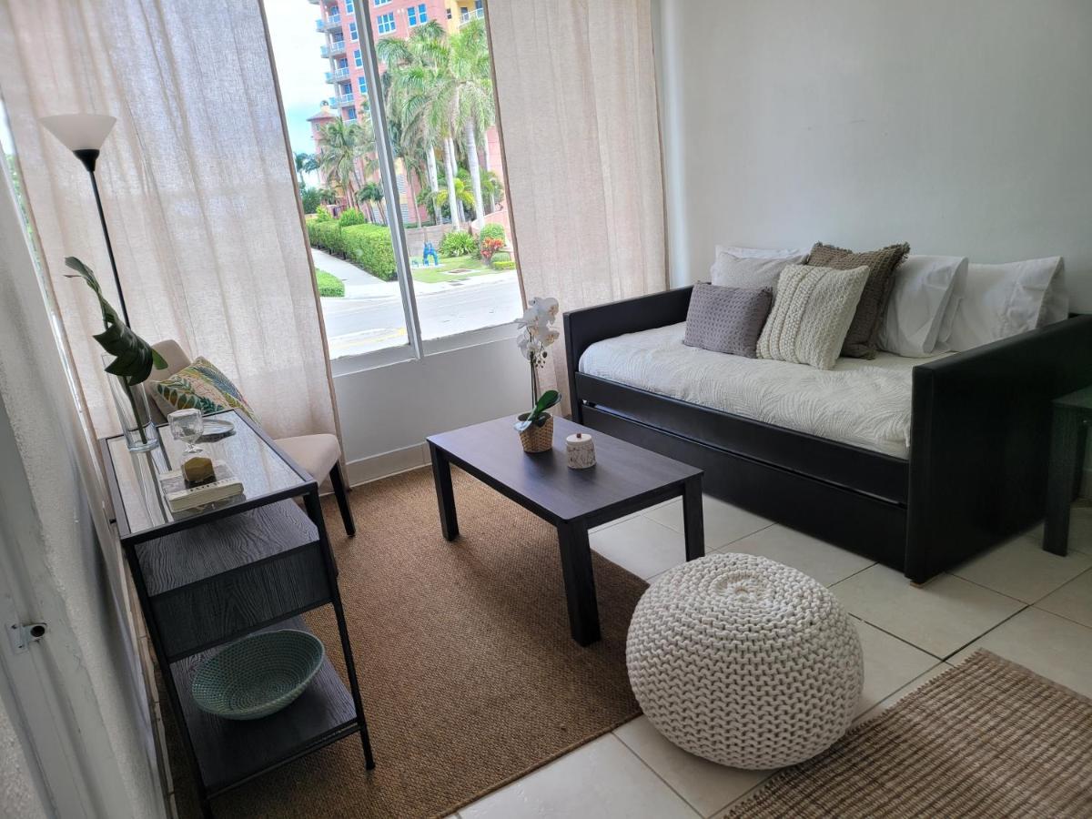 Lauderdale Hotel