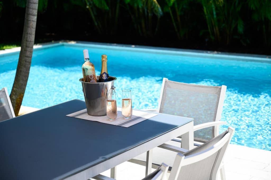 Holiday home Paradise 3 Bedroom With Heated Pool Close To