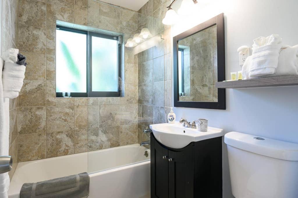 Paradise 3 Bedroom With Heated Pool Close To