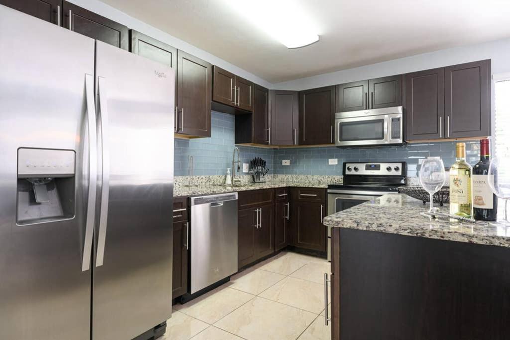 Paradise 3 Bedroom With Heated Pool Close To Holiday home Fort Lauderdale