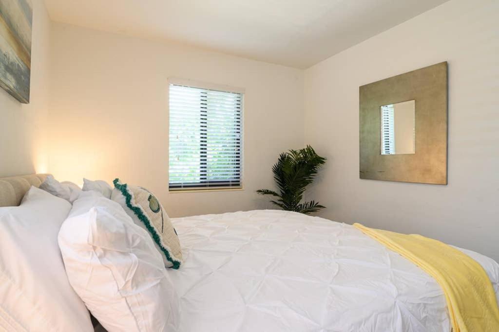 Paradise 3 Bedroom With Heated Pool Close To Holiday home *