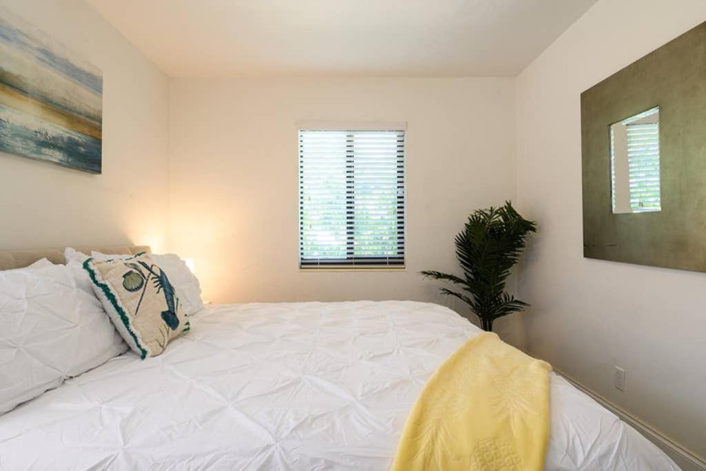 Paradise 3 Bedroom With Heated Pool Close To Holiday home *