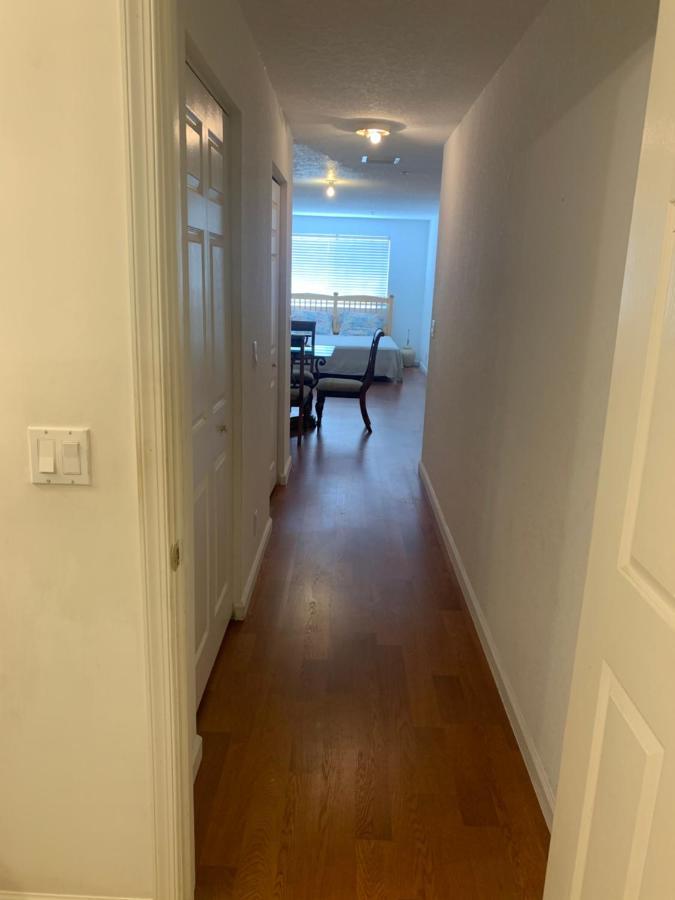 Bedroom In Lauderdale Lakes Townhome Homestay Fort Lauderdale