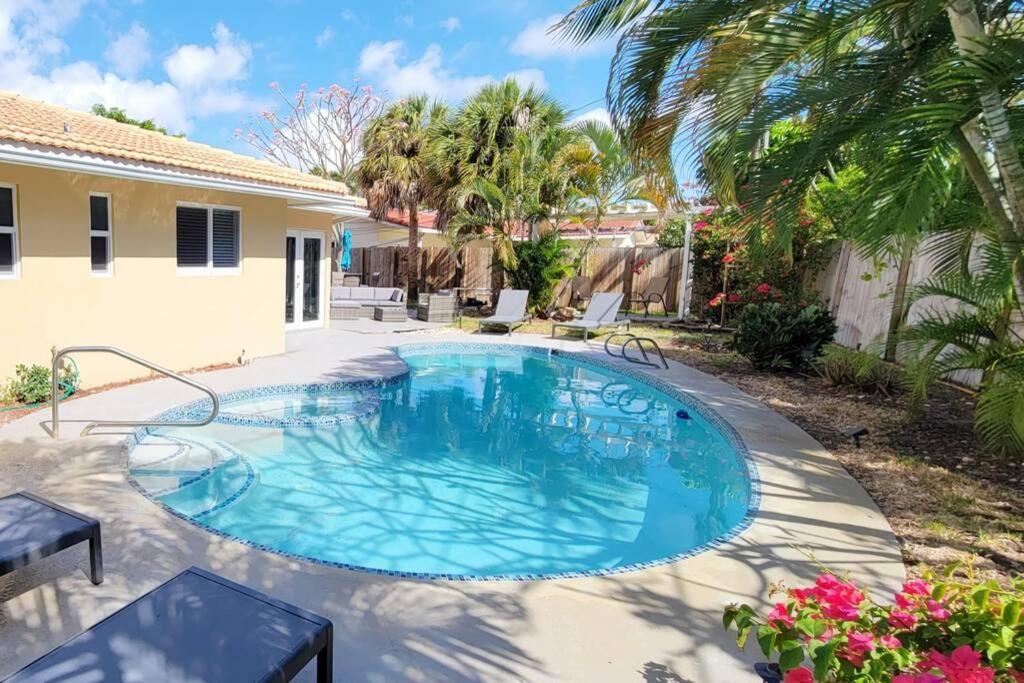 Stunning 4 Bedrooms House With Pool 6mins To Ocean