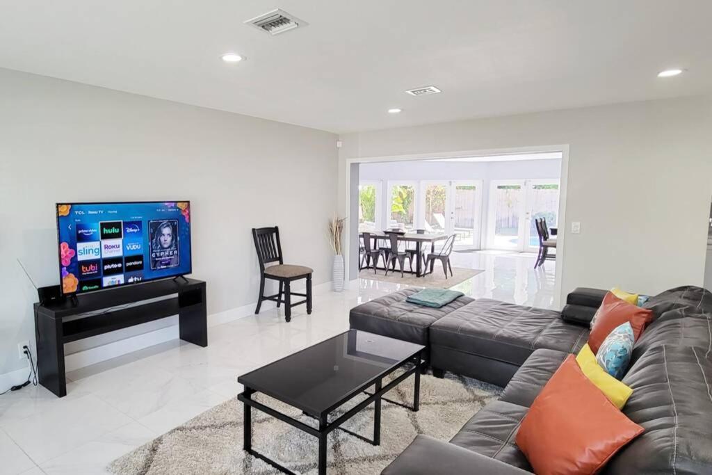 Stunning 4 Bedrooms House With Pool 6mins To Ocean * Fort Lauderdale