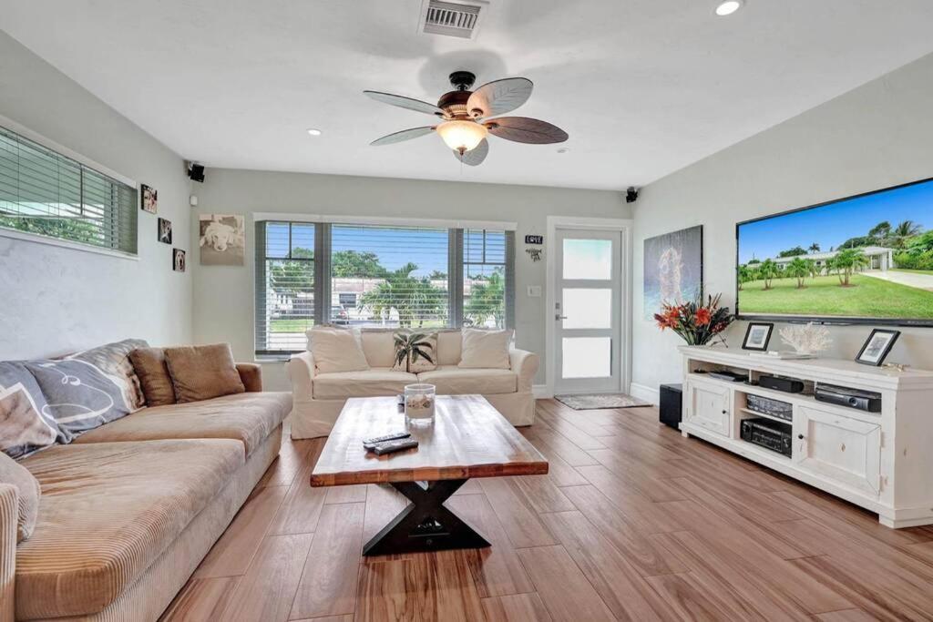 Tipsy Tiki Paradise - A Fl Tropical Heated Pool Retreat Holiday home