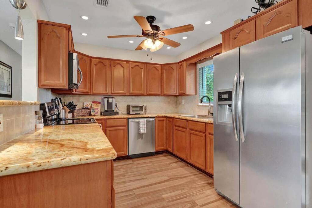 Tipsy Tiki Paradise - A Fl Tropical Heated Pool Retreat Holiday home