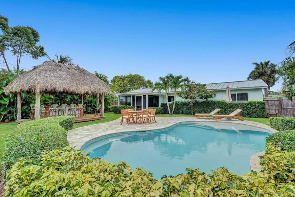 Tipsy Tiki Paradise - A Fl Tropical Heated Pool Retreat Holiday home