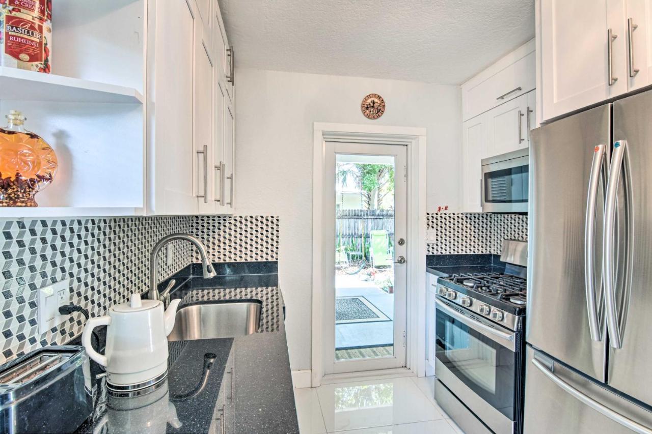 Shady And Eclectic Lauderdale Dwelling With Yard! Holiday home Fort Lauderdale