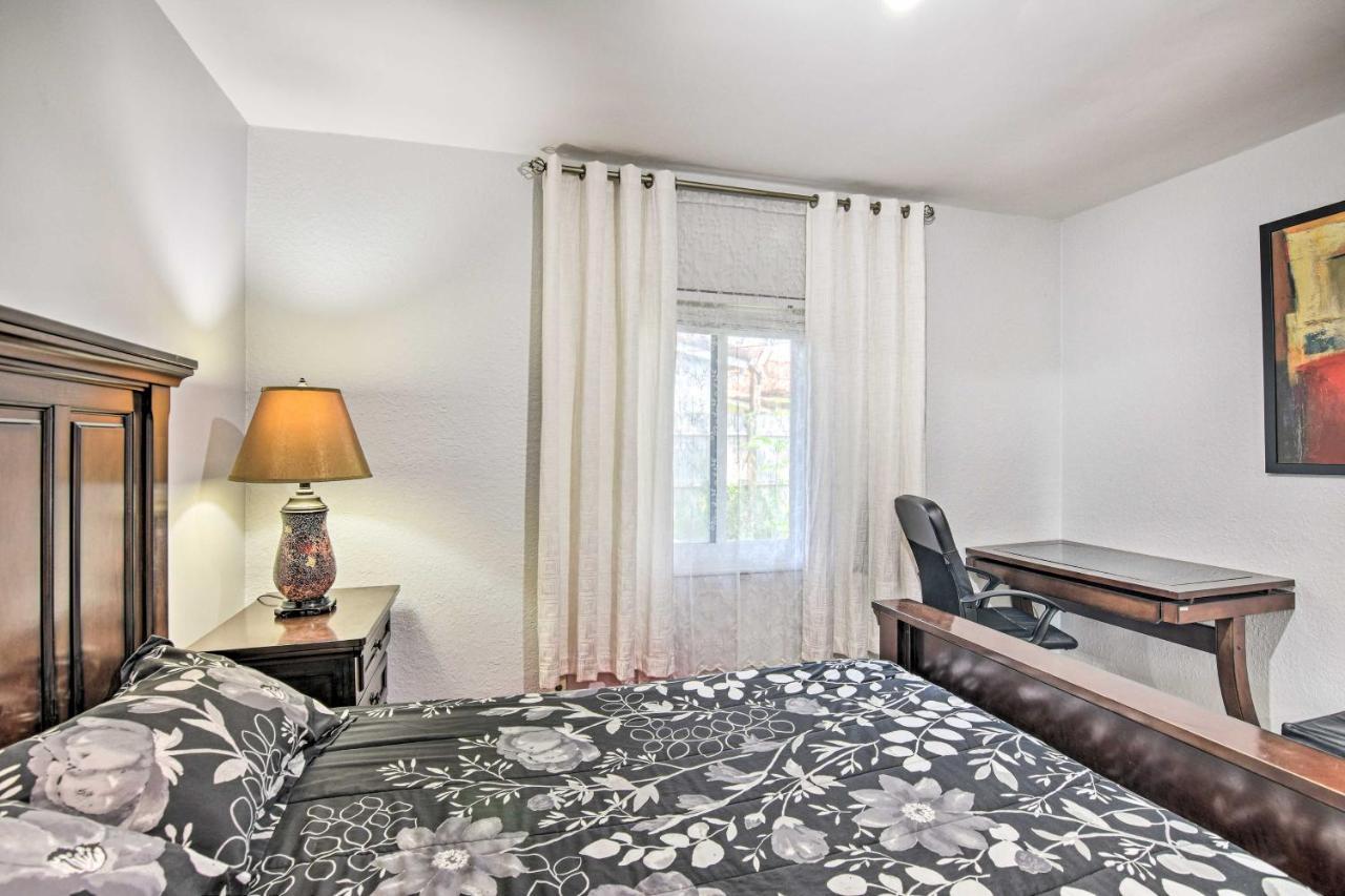 Shady And Eclectic Lauderdale Dwelling With Yard! Holiday home