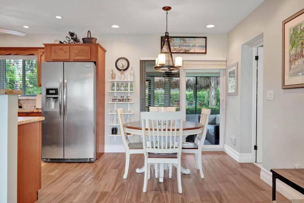 Holiday home Tipsy Tiki Paradise - A Fl Tropical Heated Pool Retreat *