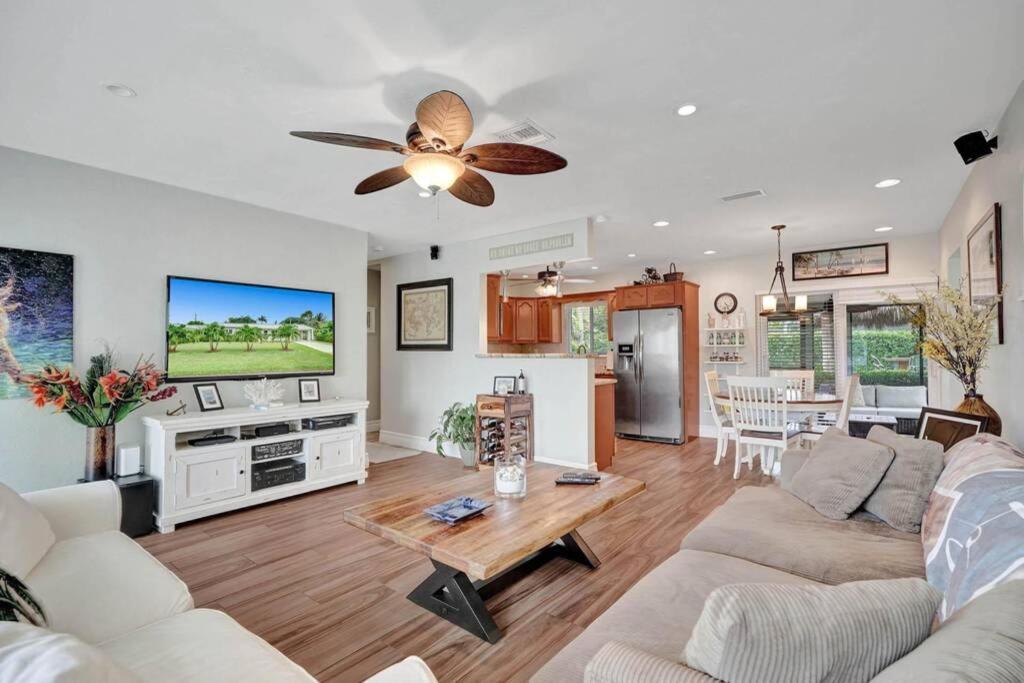 Tipsy Tiki Paradise - A Fl Tropical Heated Pool Retreat Holiday home