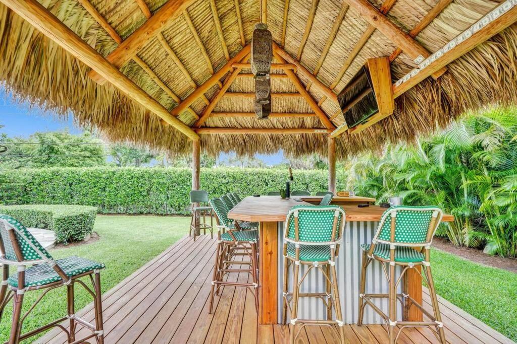 Tipsy Tiki Paradise - A Fl Tropical Heated Pool Retreat Holiday home *