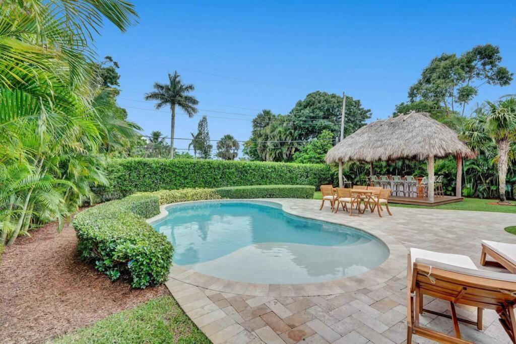 Holiday home Tipsy Tiki Paradise - A Fl Tropical Heated Pool Retreat *