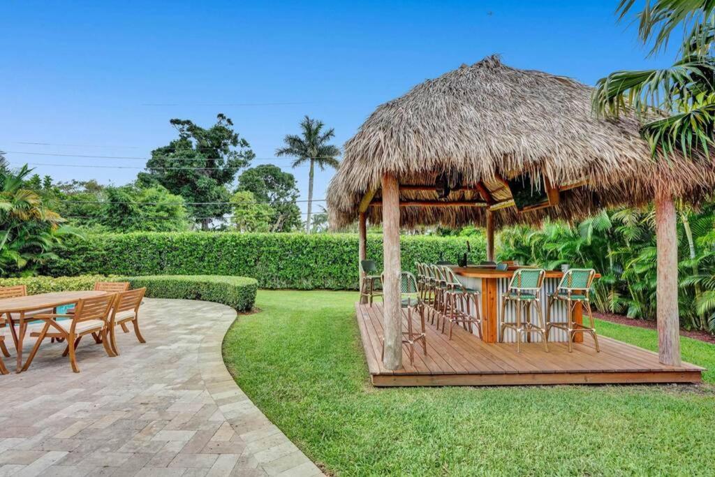 Holiday home Tipsy Tiki Paradise - A Fl Tropical Heated Pool Retreat *