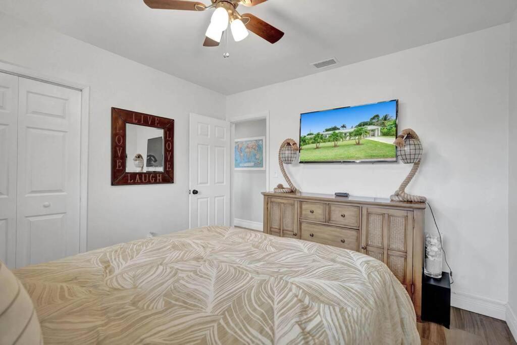 Holiday home Tipsy Tiki Paradise - A Fl Tropical Heated Pool Retreat *