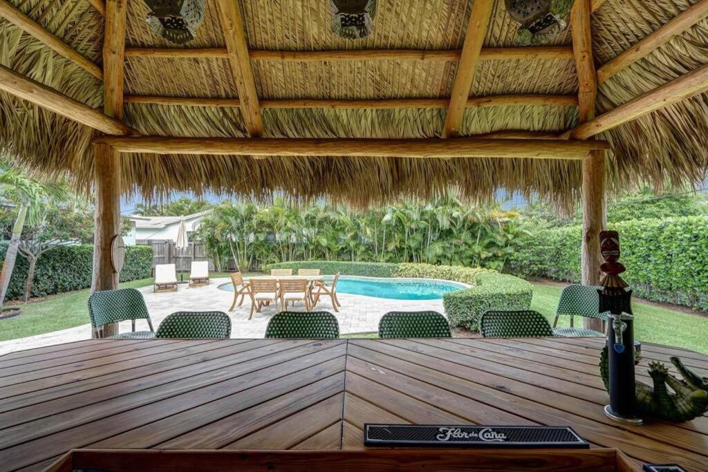 Holiday home Tipsy Tiki Paradise - A Fl Tropical Heated Pool Retreat *