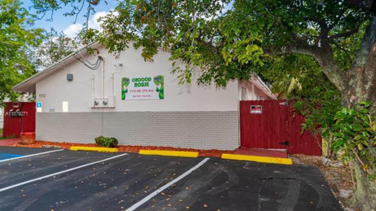 Crocodhouse Early Check In Free Parking 7 Years Hosting In Laud