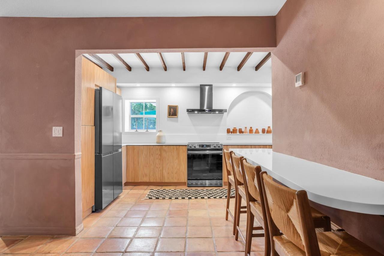 Newly Renovated Pool, Hot Tub, & Epic Backyard * Fort Lauderdale