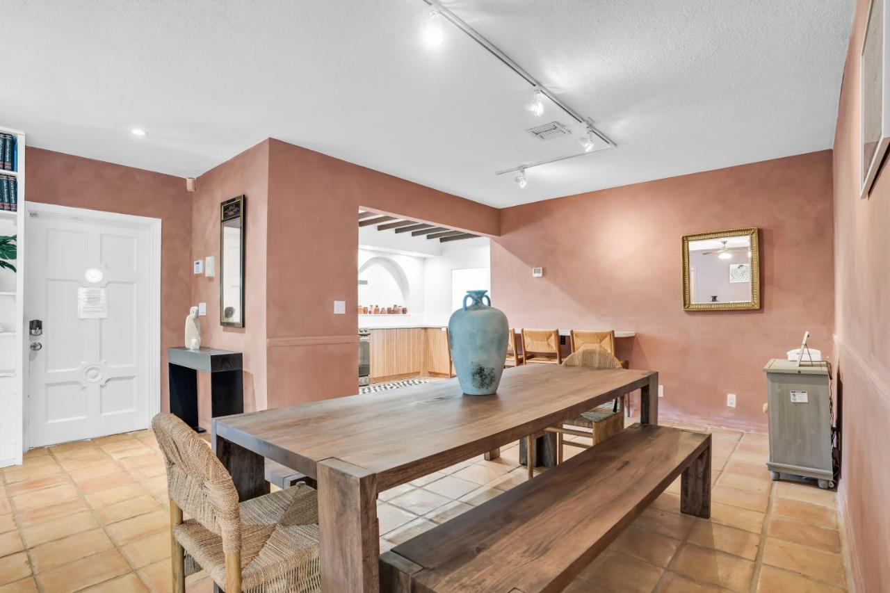 Newly Renovated Pool, Hot Tub, & Epic Backyard * Fort Lauderdale