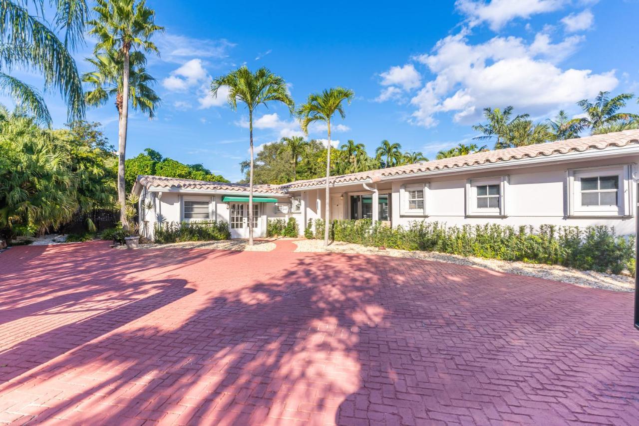 Newly Renovated Pool, Hot Tub, & Epic Backyard Villa