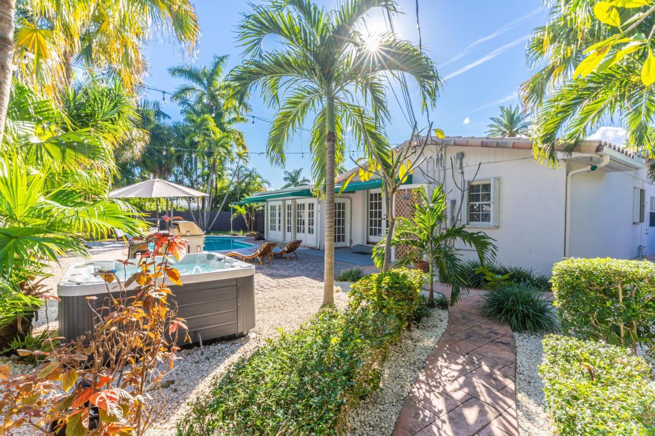 Newly Renovated Pool, Hot Tub, & Epic Backyard Villa