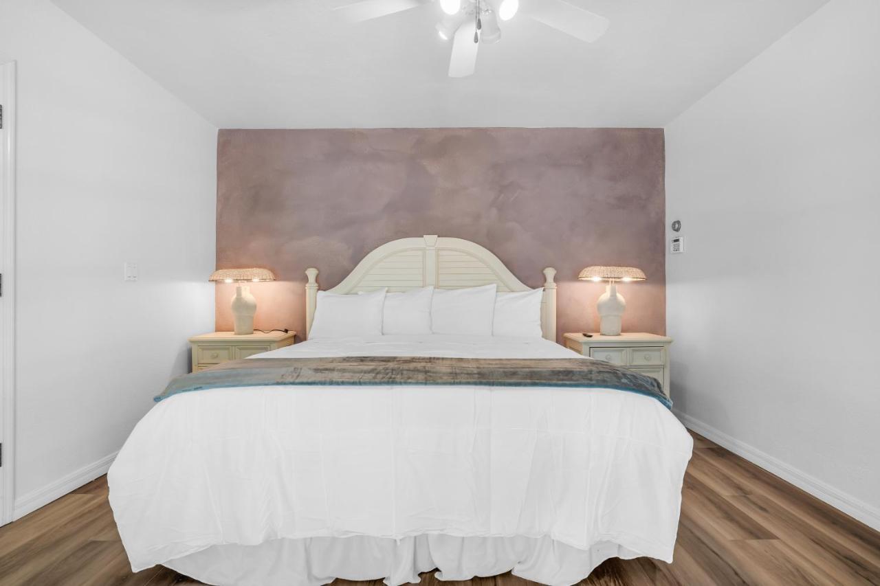 Villa Newly Renovated Pool, Hot Tub, & Epic Backyard Fort Lauderdale