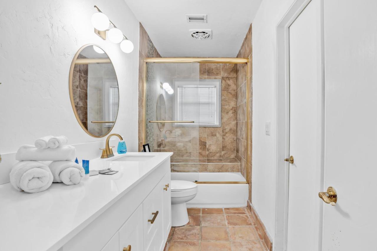 Villa Newly Renovated Pool, Hot Tub, & Epic Backyard Fort Lauderdale