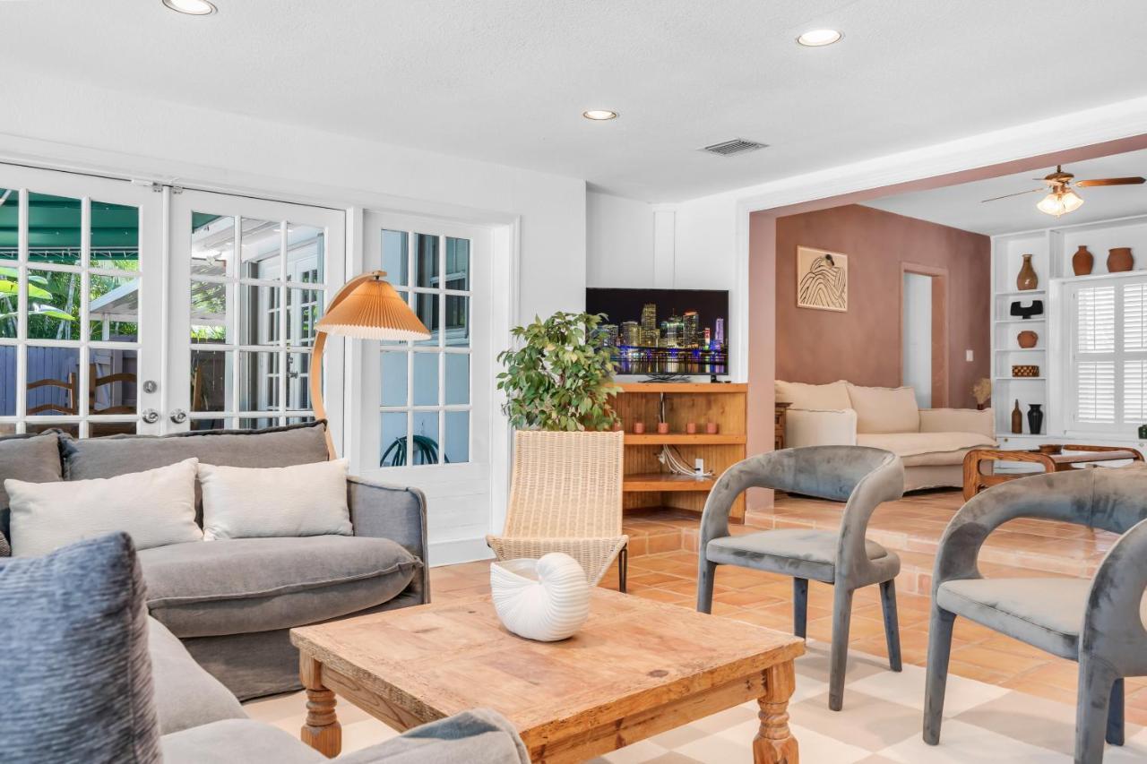 Newly Renovated Pool, Hot Tub, & Epic Backyard * Fort Lauderdale