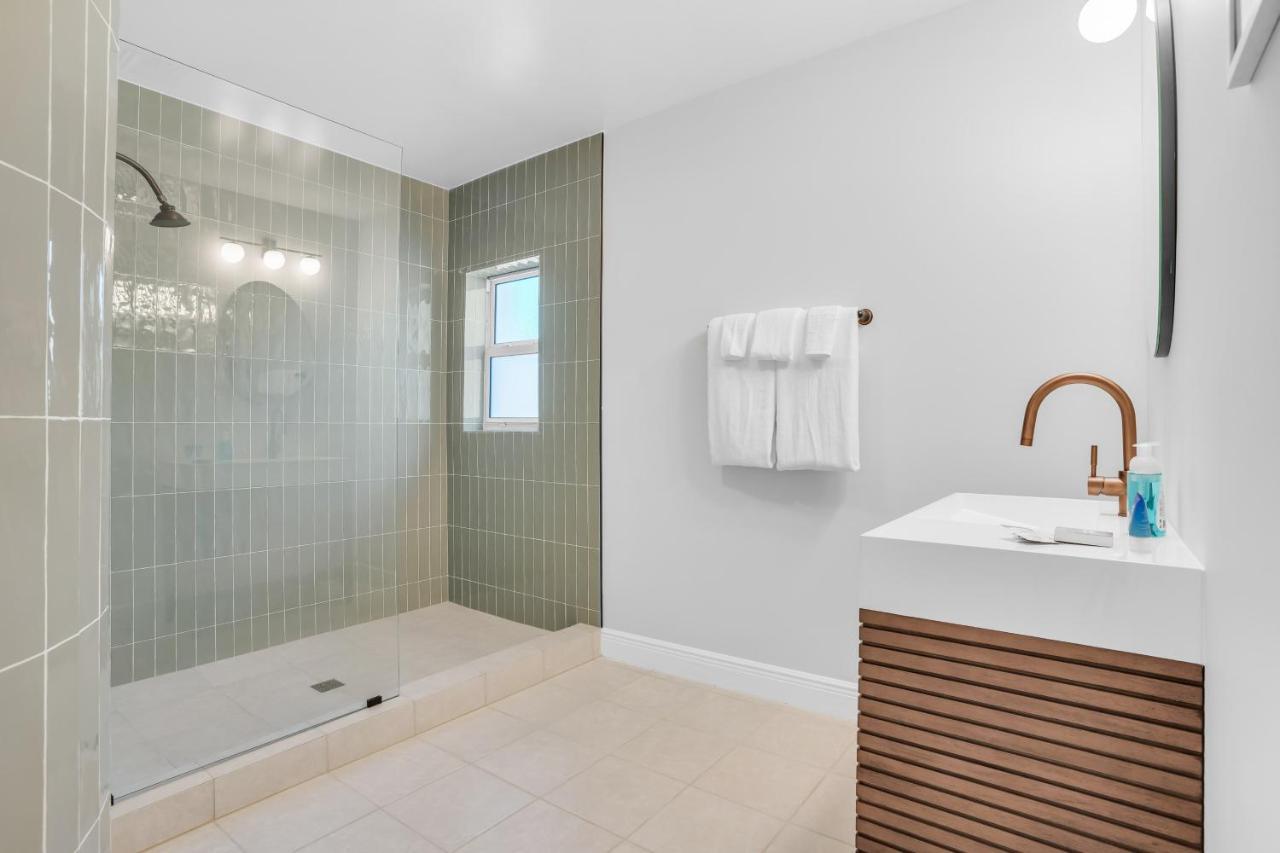 Villa Newly Renovated Pool, Hot Tub, & Epic Backyard Fort Lauderdale