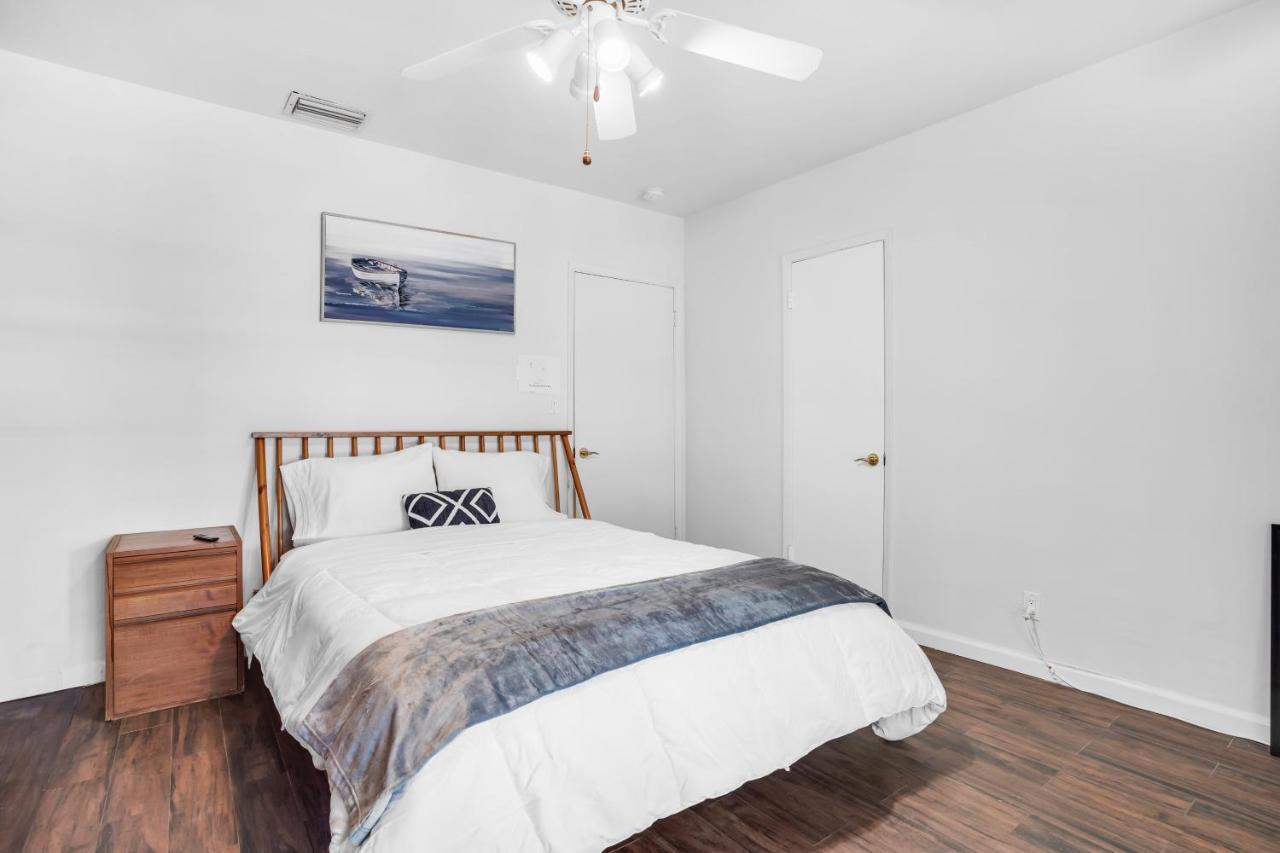 Newly Renovated Pool, Hot Tub, & Epic Backyard Villa Fort Lauderdale