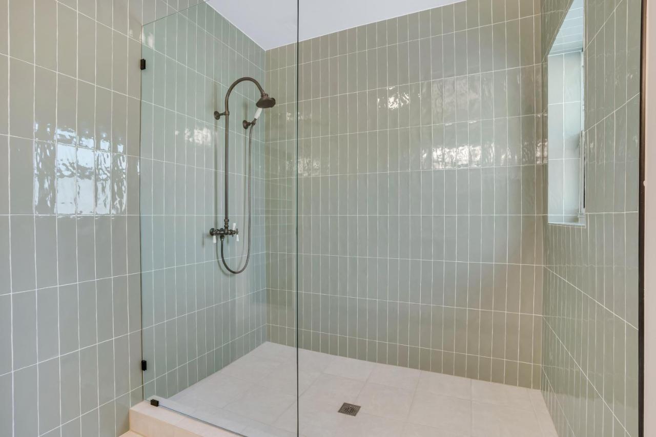 Newly Renovated Pool, Hot Tub, & Epic Backyard Villa Fort Lauderdale
