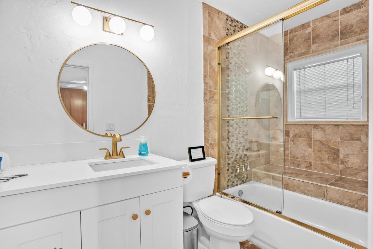 Newly Renovated Pool, Hot Tub, & Epic Backyard Villa Fort Lauderdale