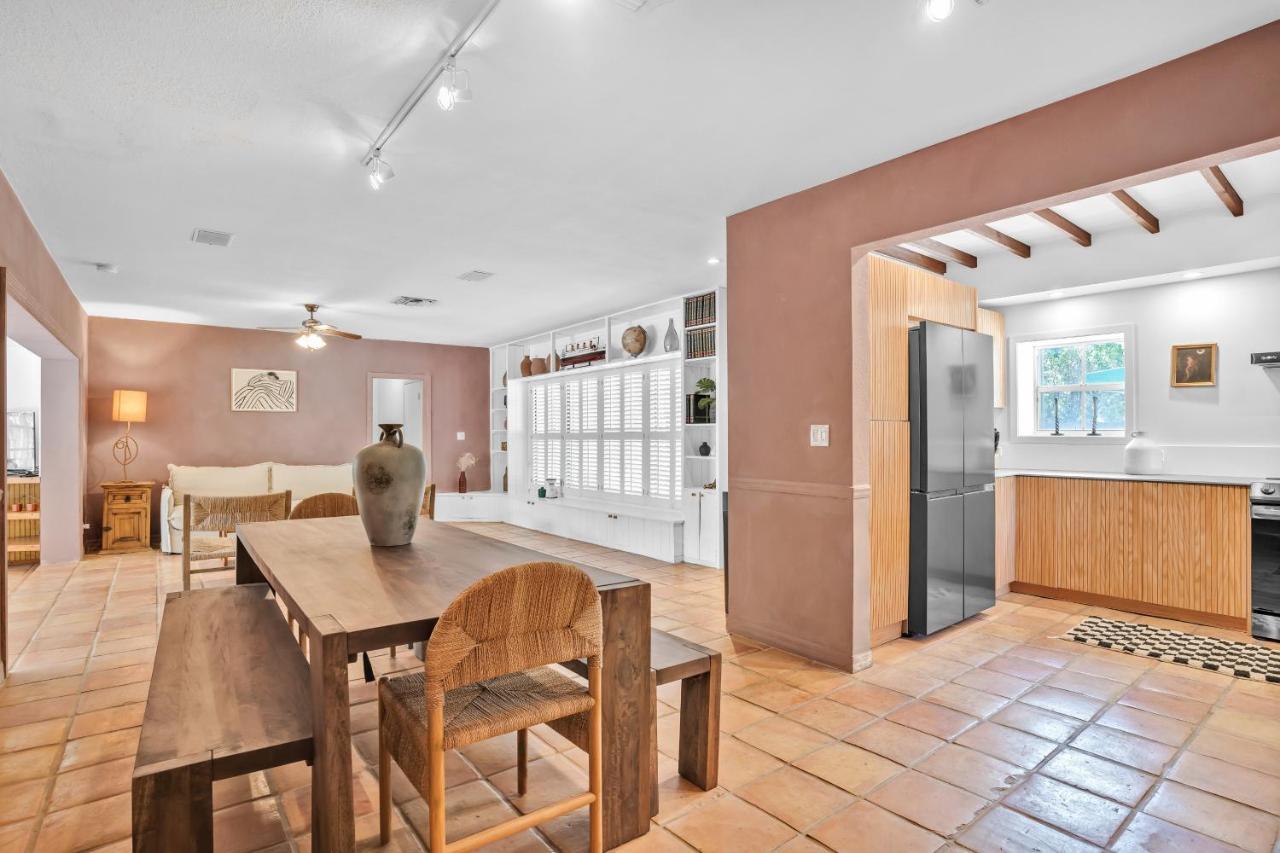 Newly Renovated Pool, Hot Tub, & Epic Backyard * Fort Lauderdale