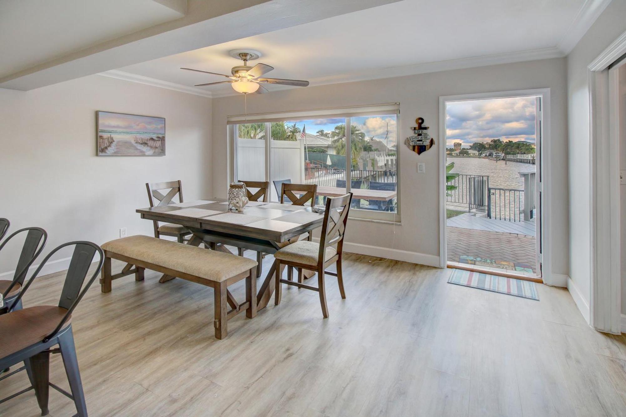 The Waterman's Retreat- 3 Bedroom Waterfront Unit Holiday home *