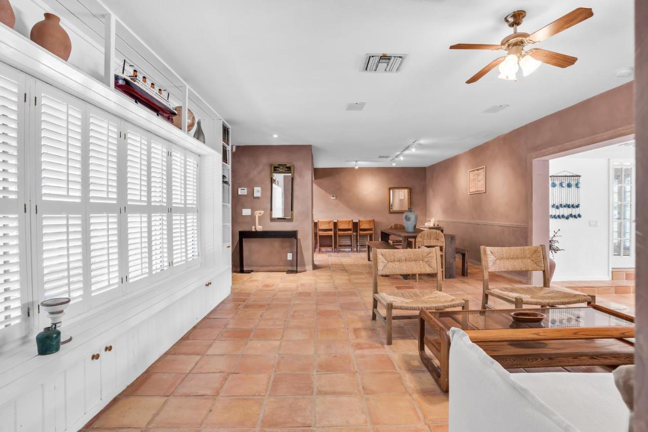 Villa Newly Renovated Pool, Hot Tub, & Epic Backyard Fort Lauderdale
